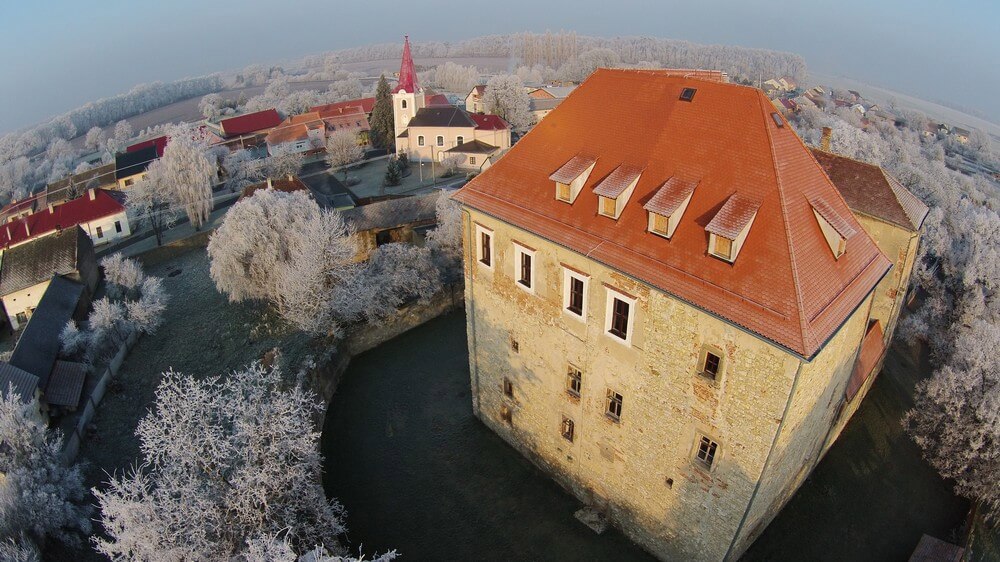 Obrázek /media/1d5j1cjp/foto_archiv_hradu_kurovice_9.jpg