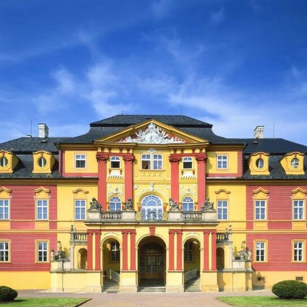 Image /media/3liljpgs/chroustovice_-_zamek_-_celkovy_pohled_800x540.jpg