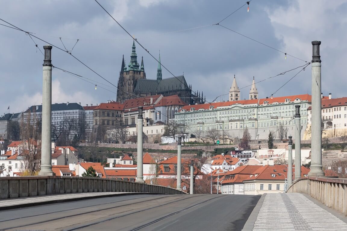 Image /media/4mwe3guw/prague_streets_170.jpg