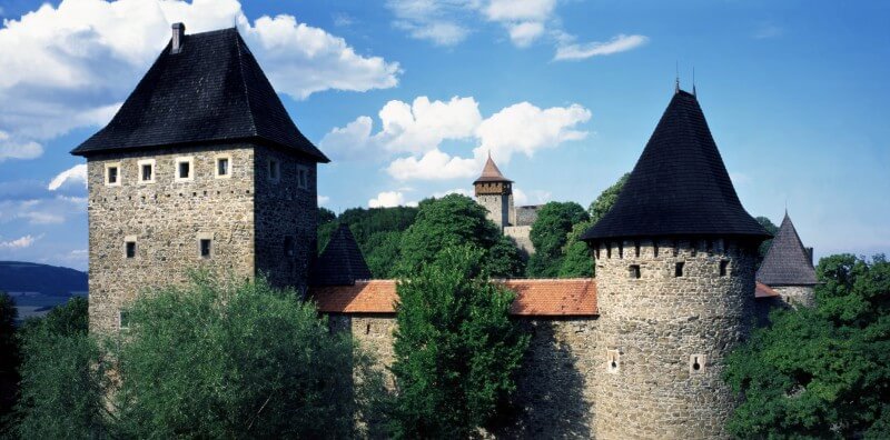 Image /media/4qbd1aqn/helfstyn_-_hrad_800x396.jpg