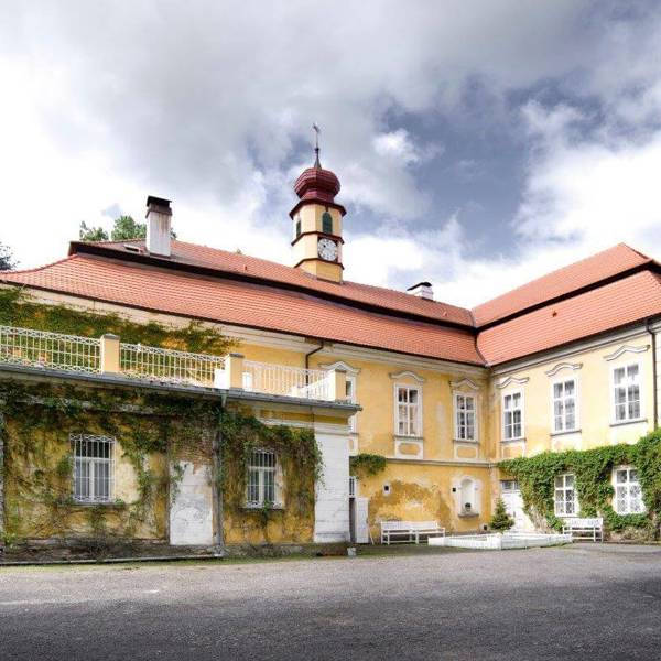 Image /media/autpvbgt/pilsen_ulice_-_zamek_exterier_8532.jpg