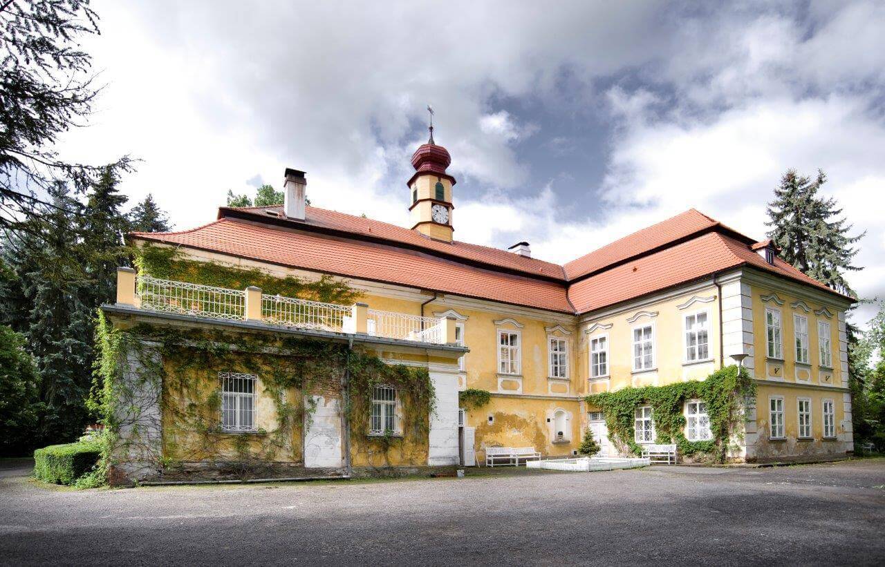 Image /media/autpvbgt/pilsen_ulice_-_zamek_exterier_8532.jpg