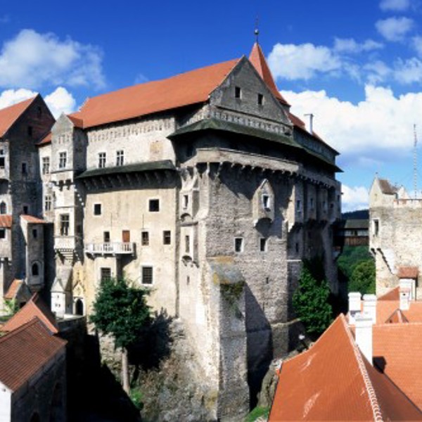 Image /media/b5enwx4y/pernstejn_-_hrad_-_sirokouhly_zaber_800x333.jpg