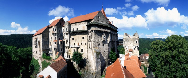Image /media/b5enwx4y/pernstejn_-_hrad_-_sirokouhly_zaber_800x333.jpg