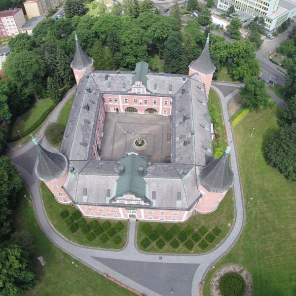 Image /media/fndibcsn/zamek_sokolov_letecky_snimek.jpg