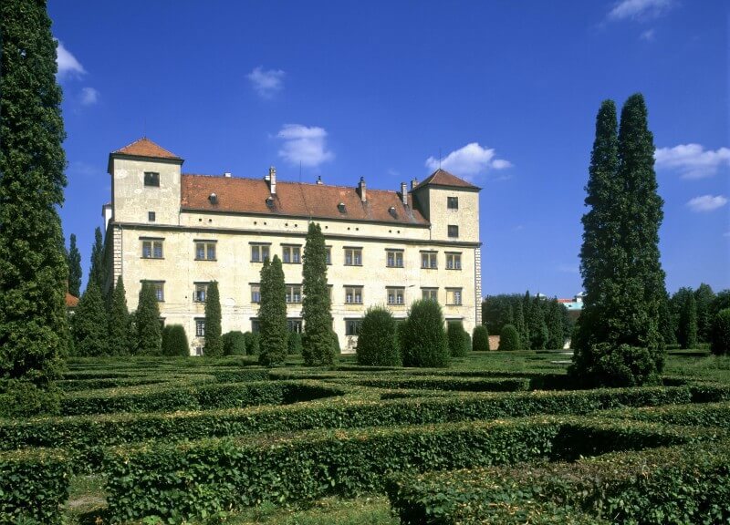 Image /media/foskr5ll/bucovice_-_zamek_-_renesancni_zahrada_800x576.jpg