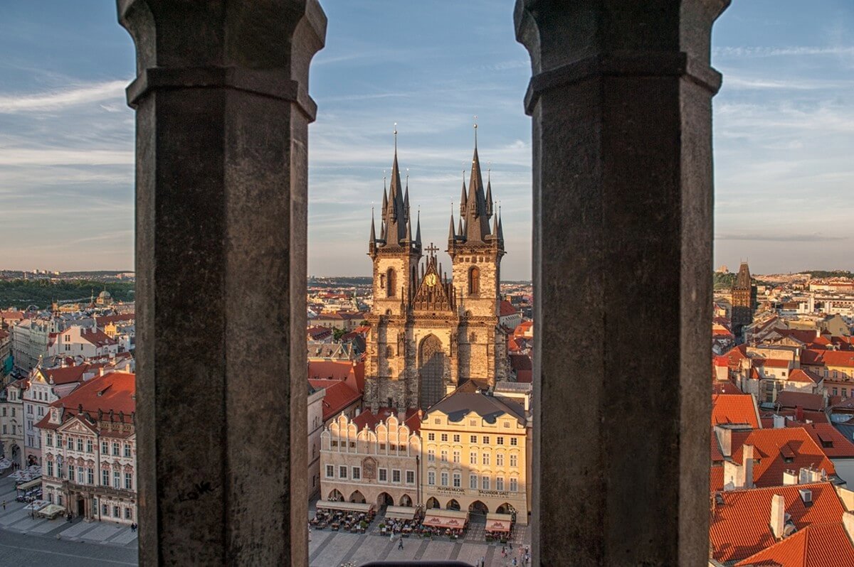 Image /media/g2th3mac/prague_city_tourism_pohled_na_staromak_z_veze.jpg
