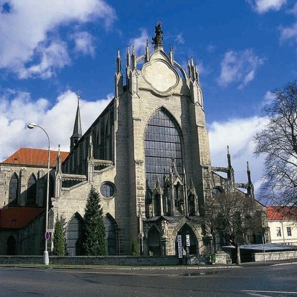 Obrázek /media/gdhpmdhm/kutna_hora_-_chram_nanebevzeti_panny_marie_-_celkovy_pohled_800x531.jpg