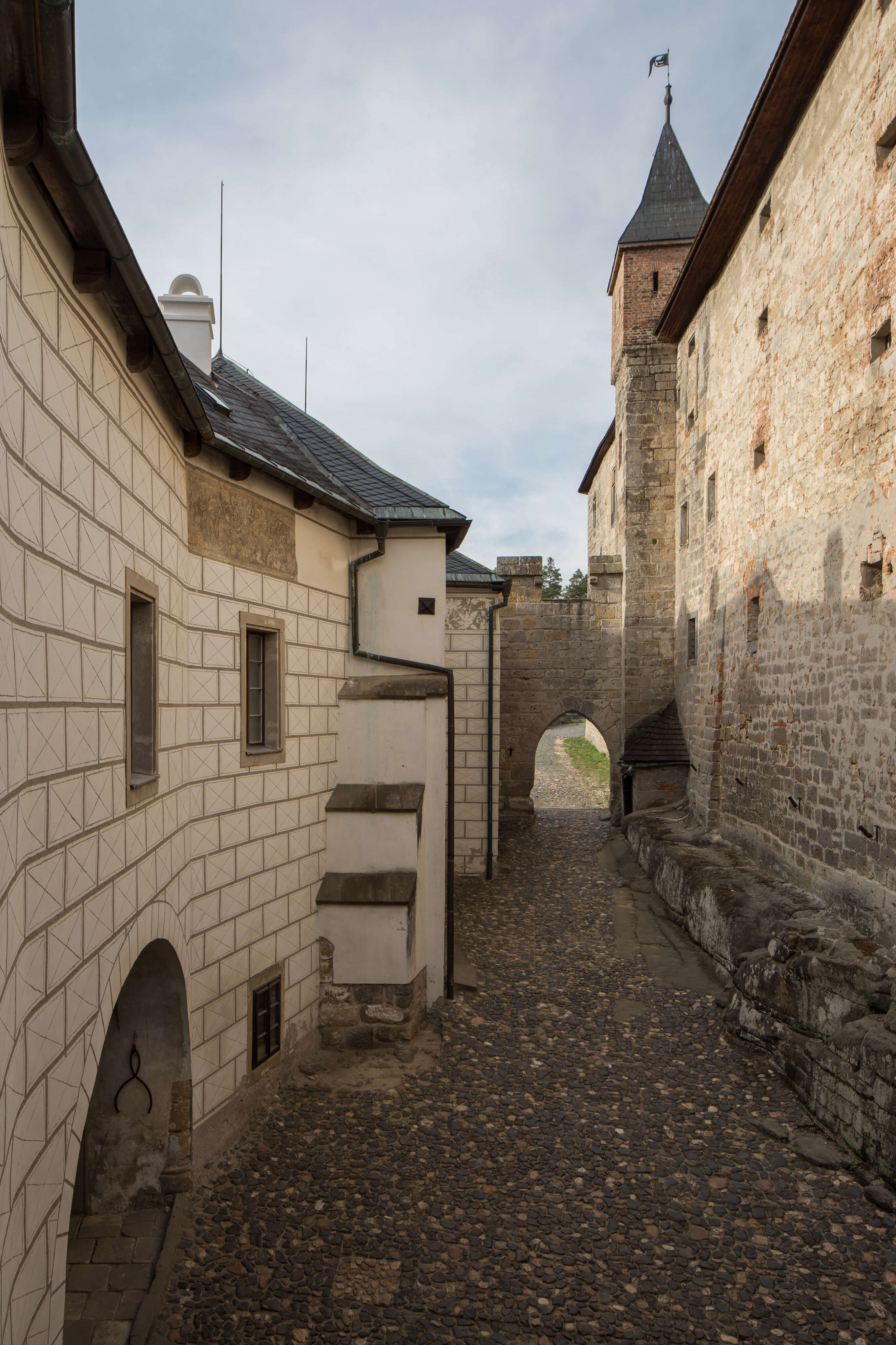 Obrázek /media/gmylbdcg/hrad-kost-ulicka.jpg