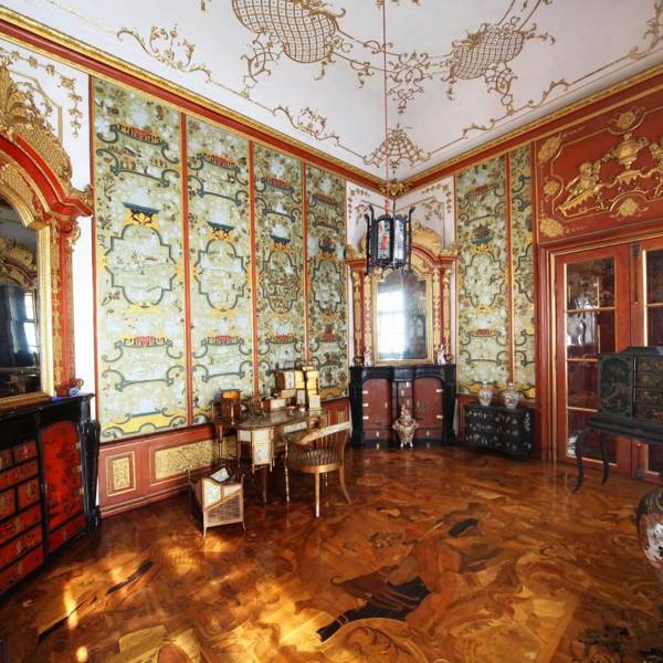 Obrázek /media/na1l0ssj/jaromerice-nad-rokytnou-chinese-cabinet-1.jpg