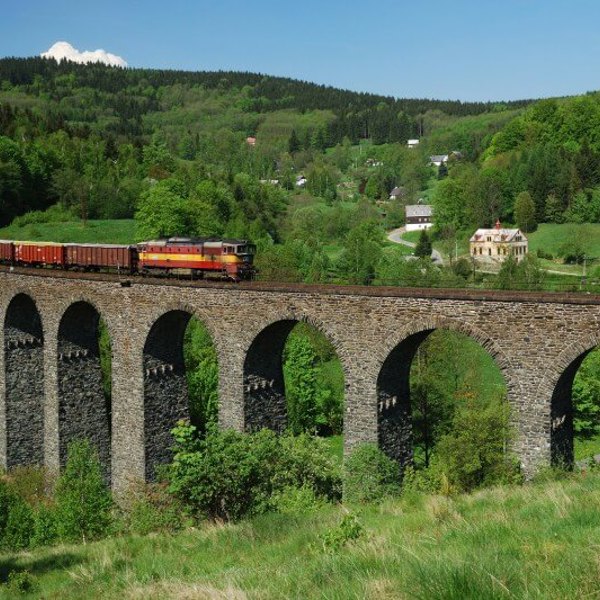 Obrázek /media/pnqlbimm/krystofovo_udoli_-_zeleznicni_viadukt_800x533.jpg