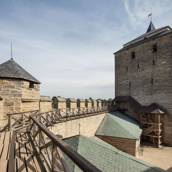 Obrázek /media/rfxnbbgc/hrad-kost-ochoz.jpg