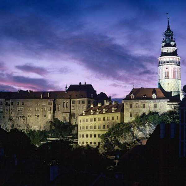 Image /media/rtel2qzo/cesky_krumlov_-_zamek_v_podvecer_800x559.jpg