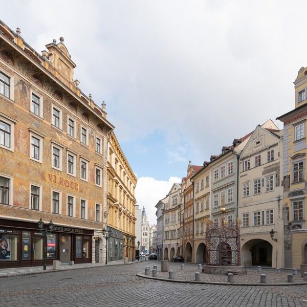 Image /media/ukgecqst/prague_streets_153.jpg