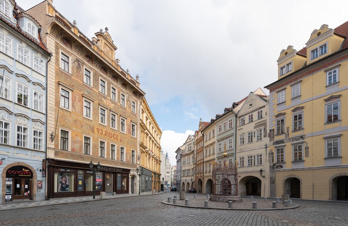 Image /media/ukgecqst/prague_streets_153.jpg