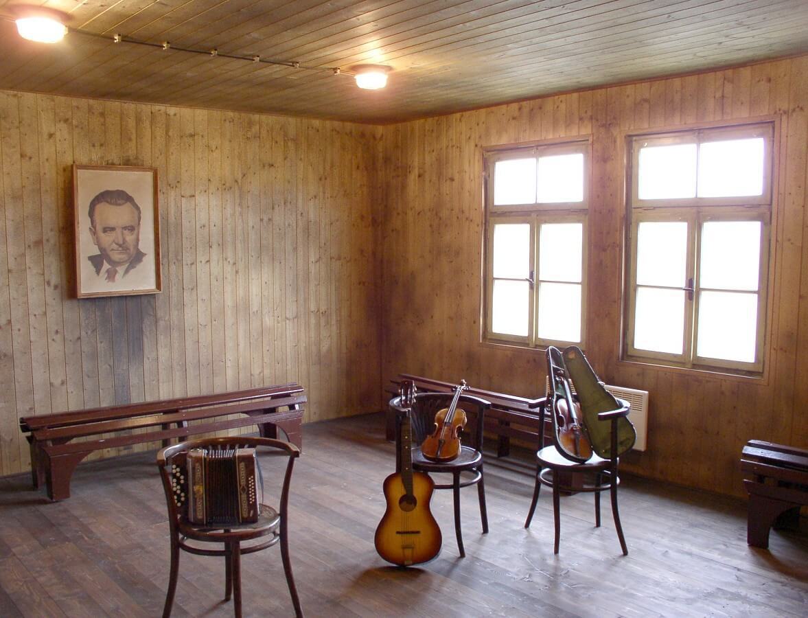 Image /media/upkpjdwx/16_-_pamatnik_vojna_lesetice_-_z_interierove_expozice.jpg