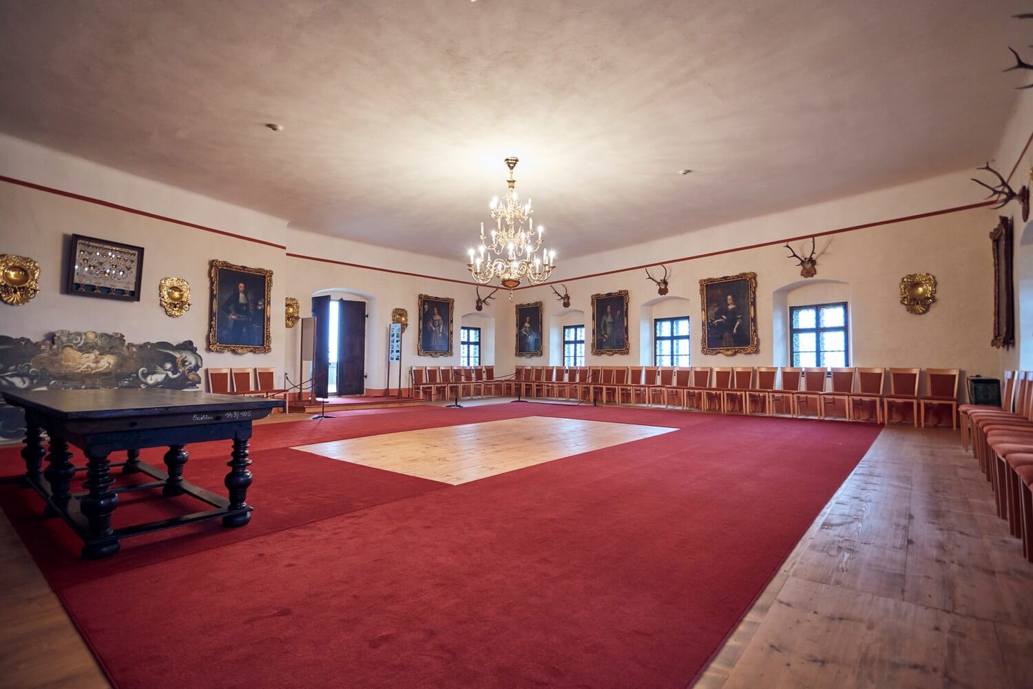 Image /media/xn3e21jp/buchlov_hrad_zdroj_zlin-film-office_34-1.jpg
