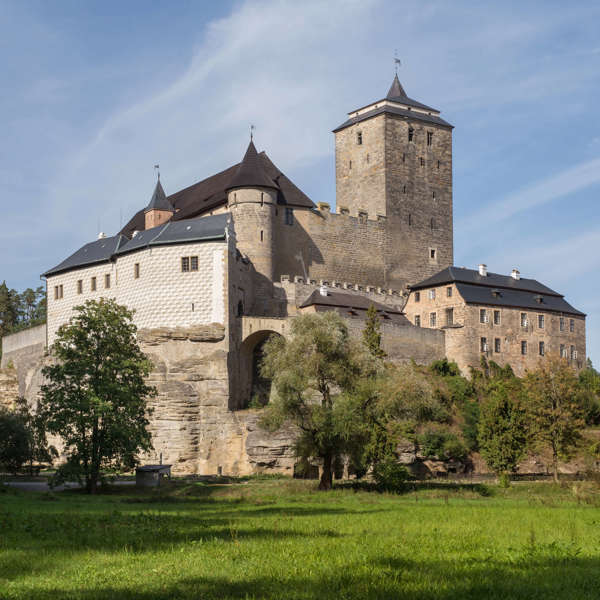 Obrázek /media/yoebq3si/hrad-kost-pohled-zvenku.jpg