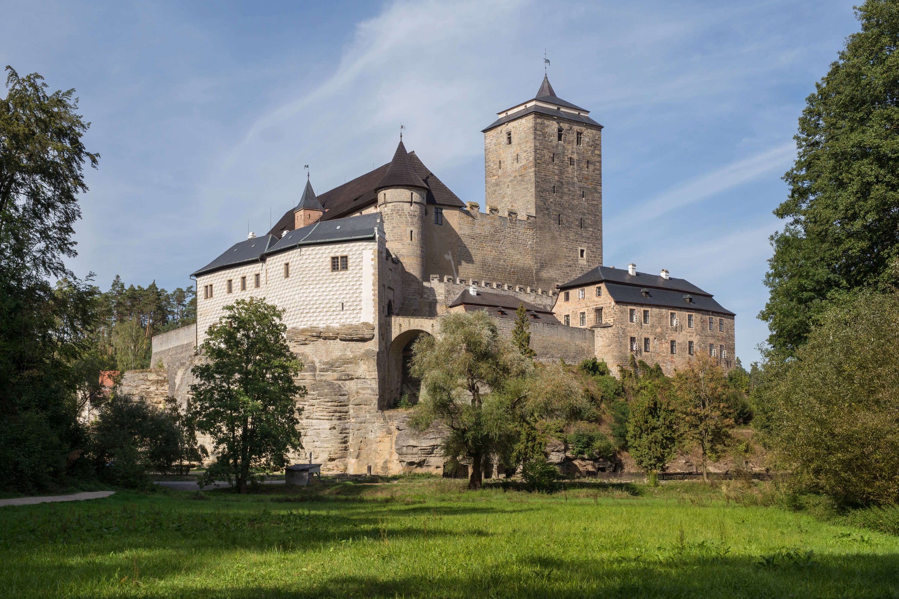 Obrázek /media/yoebq3si/hrad-kost-pohled-zvenku.jpg
